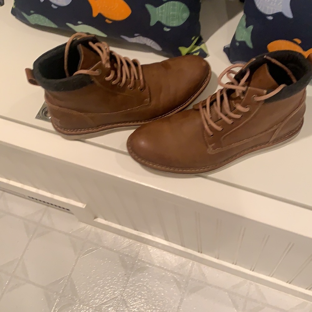 Men’s Boots - Picture 2 of 3